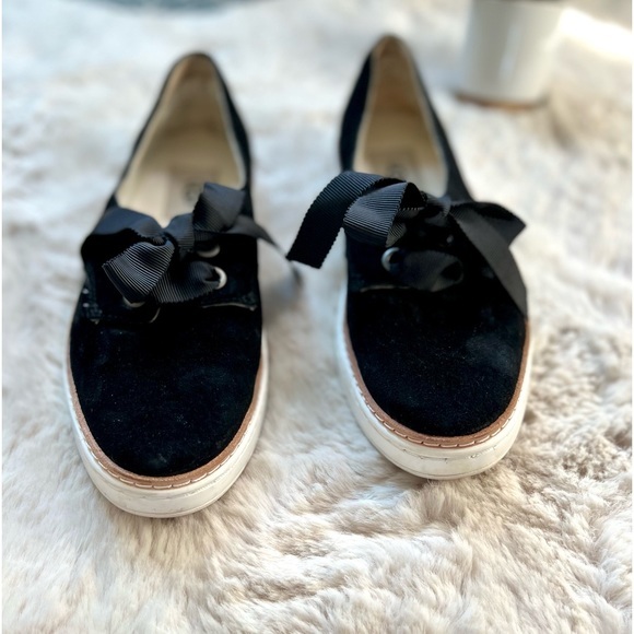 🖤UGG Carilyn Suede Ribbon Lace up Sneakers 7.5🖤 - Picture 5 of 6